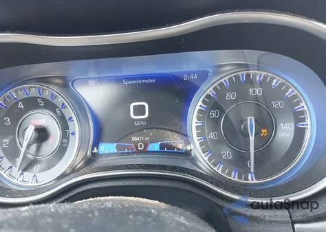 2019 Chrysler 300 Touring Awd z USA, uszkodzony, nr VIN 2C3CCARG5KH700982